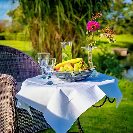 Karla - Stilvolles Mit Terrasse Und Garten منزل للإقامة *